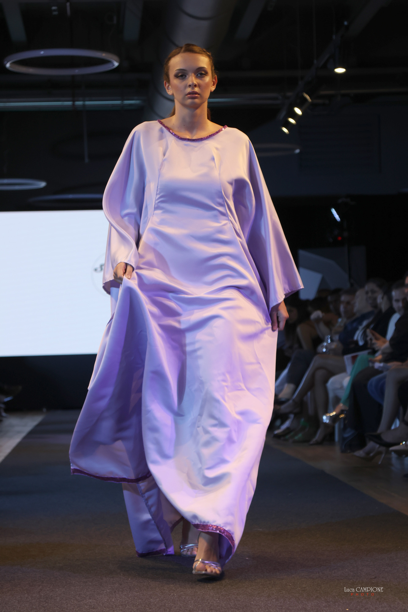 Abito Lungo Elegante con Passamaneria
