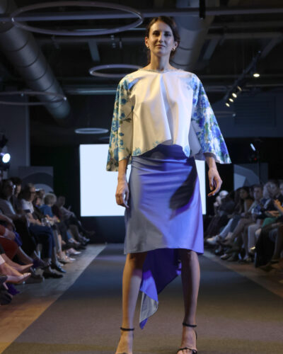 Completo con Maglia Floreale e Gonna Blu-1